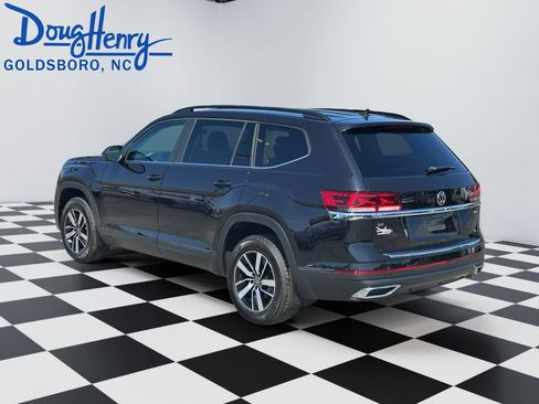 Used 2023 Volkswagen Atlas SE AWD/4WD image 3