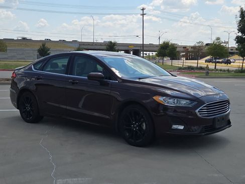 Used 2019 Ford Fusion SE w/ Equipment Group 151A FWD image 8