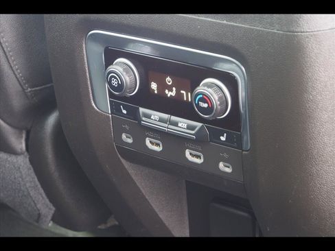 Used 2021 Chevrolet Suburban High Country image 17