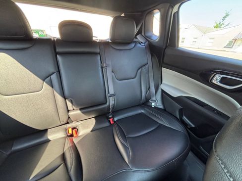 Used 2025 Jeep Compass Limited AWD/4WD image 39