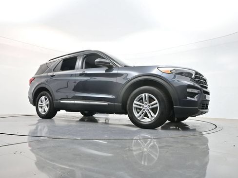 Used 2023 Ford Explorer XLT w/ Equipment Group 202A AWD/4WD image 32