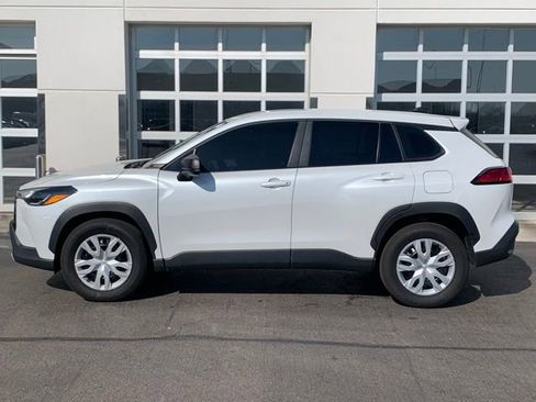 Used 2025 Toyota Corolla Cross L image 3