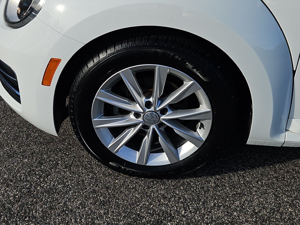 Used 2019 Volkswagen Beetle 2.0T SE FWD image 7