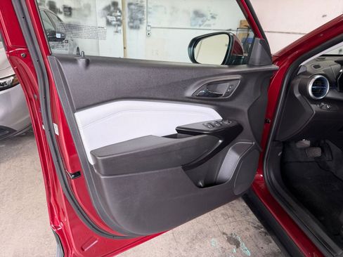 Used 2025 Chevrolet Trax LT image 20