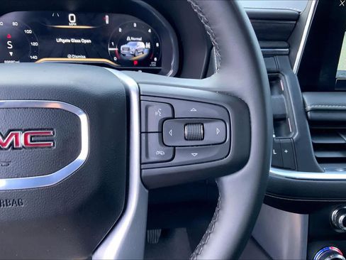 Used 2024 GMC Yukon SLT image 23