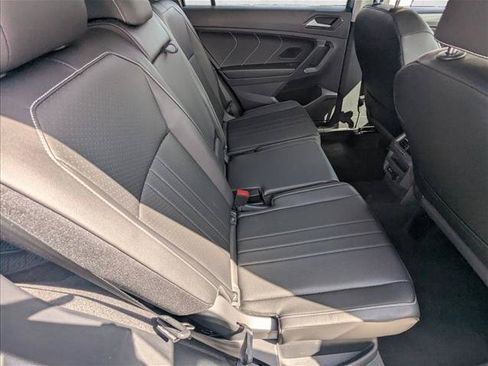 Used 2022 Volkswagen Tiguan SE AWD/4WD image 18