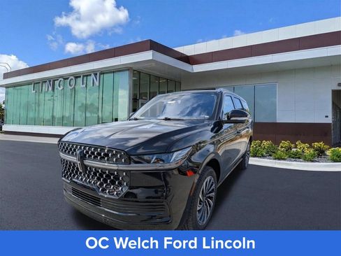 Certified 2025 Lincoln Navigator Black Label AWD/4WD image 9
