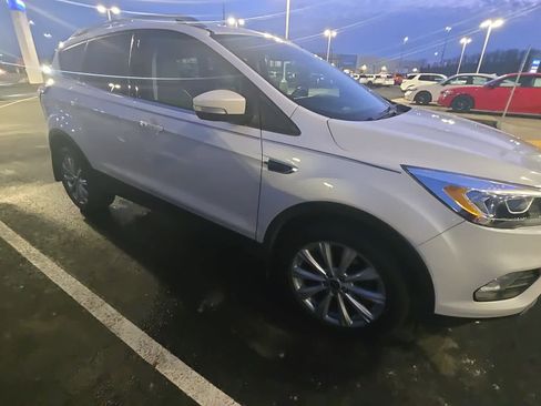 Used 2017 Ford Escape Titanium image 4