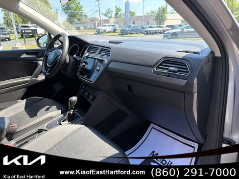Used 2020 Volkswagen Tiguan SE FWD image 12