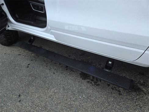 Used 2022 RAM 1500 Laramie w/ Sport Appearance Package image 11