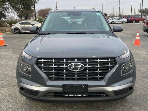 Used 2025 Hyundai Venue SEL image 2
