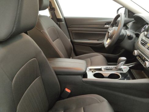 Used 2024 Nissan Altima 2.5 SV image 21