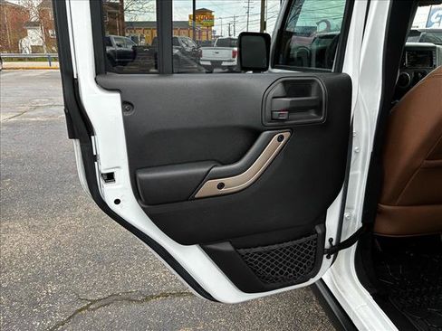 Used 2017 Jeep Wrangler Sahara image 20