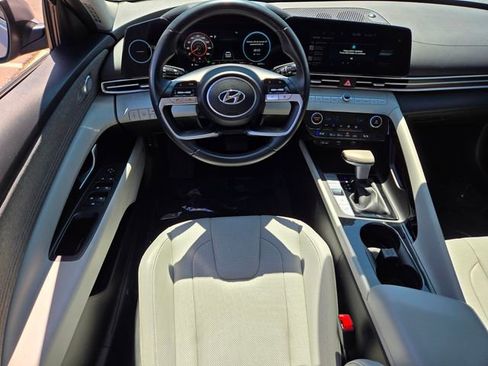 Used 2023 Hyundai Elantra Limited image 15