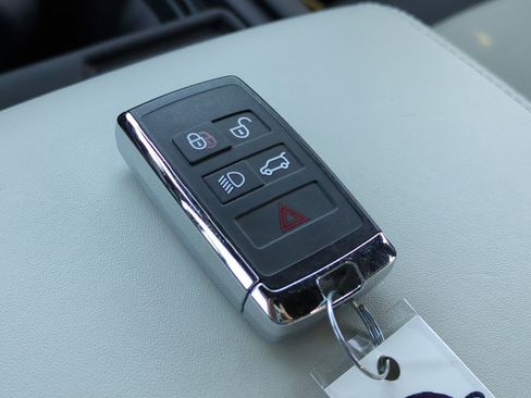 Used 2023 Land Rover Defender 110 X-Dynamic SE image 29