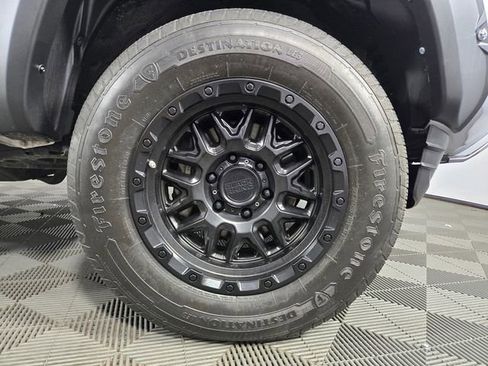 Used 2017 Toyota Tacoma TRD Sport image 11