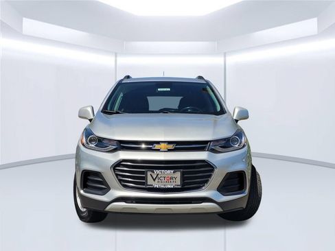 Used 2022 Chevrolet Trax LT w/ Driver Confidence Package AWD/4WD image 3