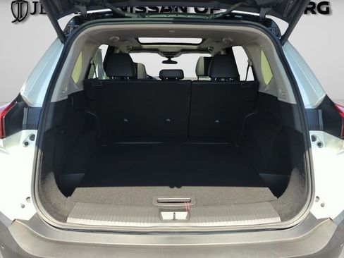 Certified 2023 Nissan Rogue SV w/ SV Premium B Package FWD image 17