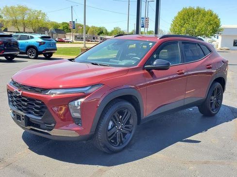 Used 2025 Chevrolet Trax ACTIV w/ Sunroof Package image 4