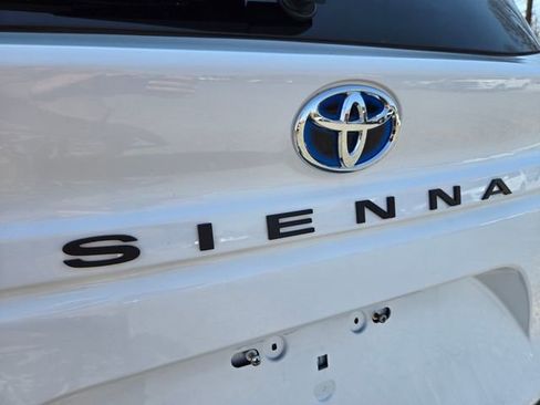 Used 2022 Toyota Sienna LE image 14