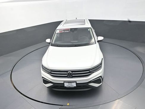 Used 2023 Volkswagen Tiguan SE w/ Panoramic Sunroof Package FWD image 13