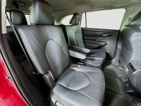Used 2022 Toyota Highlander XLE image 31
