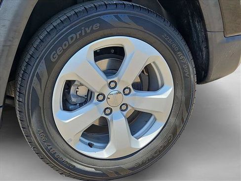 Used 2018 Jeep Compass Latitude w/ Popular Equipment Group FWD image 30