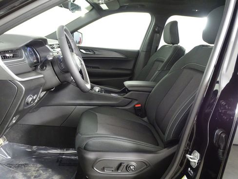 New 2025 Jeep Grand Cherokee L Laredo image 10