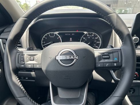 Certified 2025 Nissan Rogue SV FWD image 17
