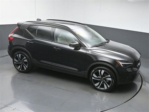 Used 2025 Volvo XC40 B5 Ultra image 42