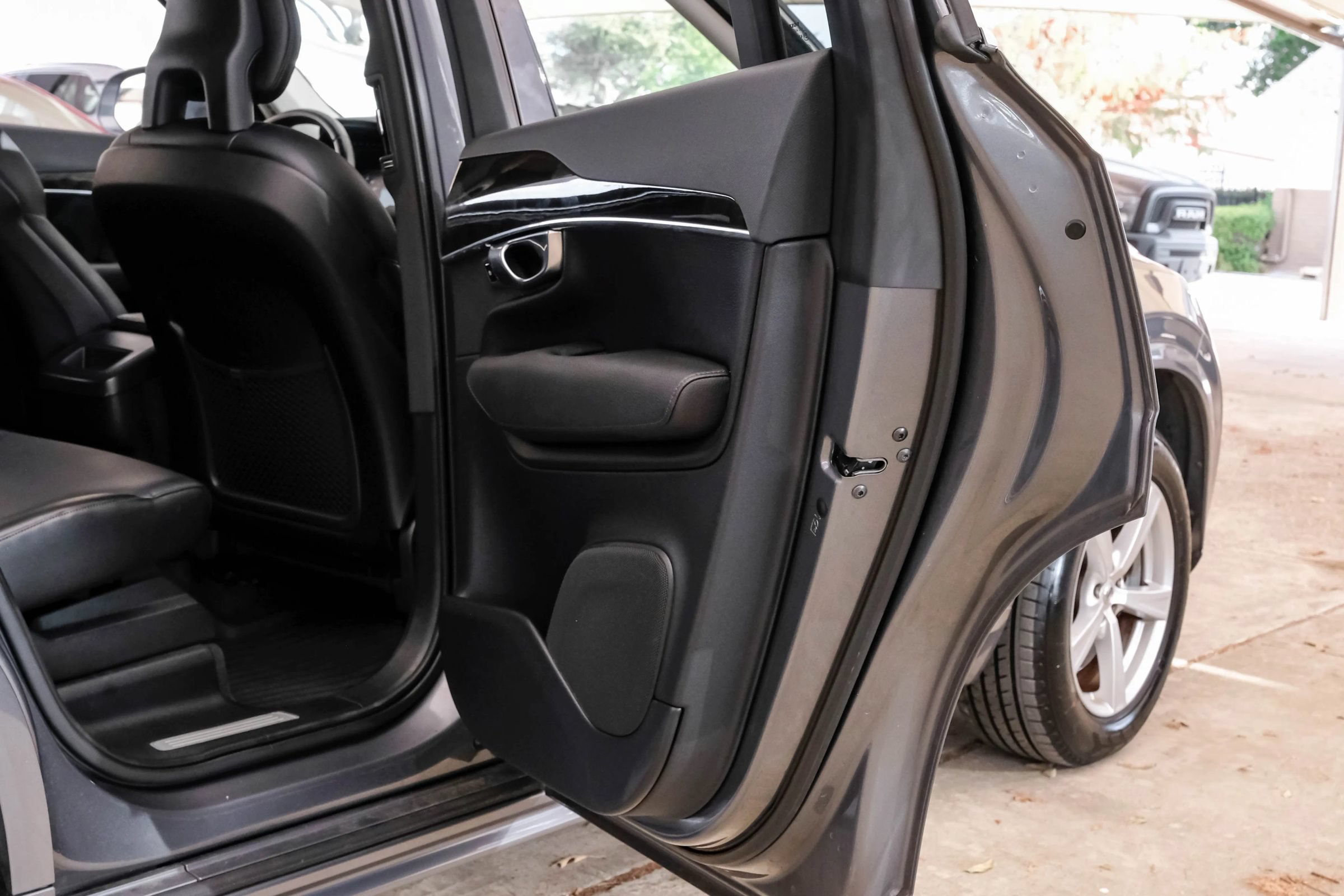Used 2017 Volvo XC90 T5 Momentum w/ Vision Package FWD image 48