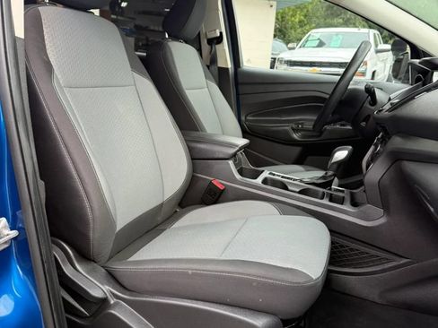 Used 2019 Ford Escape SE w/ Ford Safe & Smart Package AWD/4WD image 18