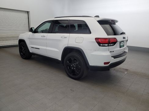Used 2018 Jeep Grand Cherokee Laredo AWD/4WD image 3