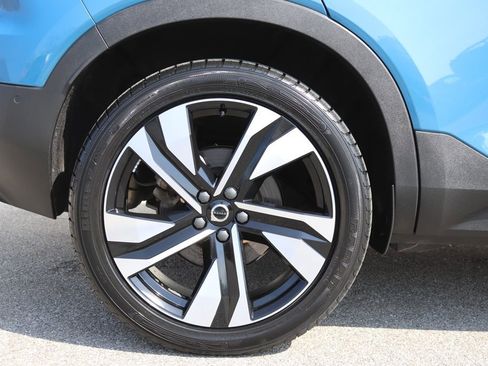 Used 2023 Volvo XC40 B5 Ultimate w/ Protection Package Premier image 24