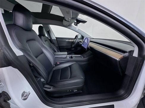 Used 2021 Tesla Model 3 Standard Range Plus image 42