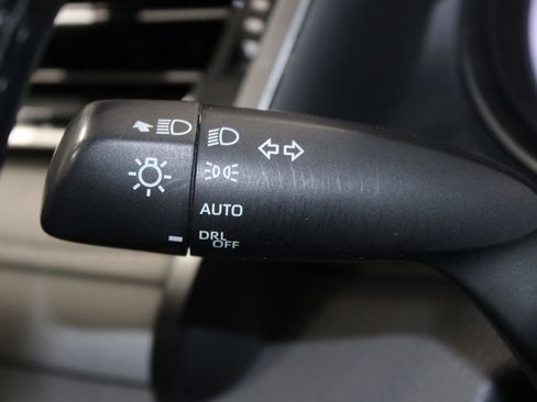 Used 2022 Toyota Camry SE FWD image 33