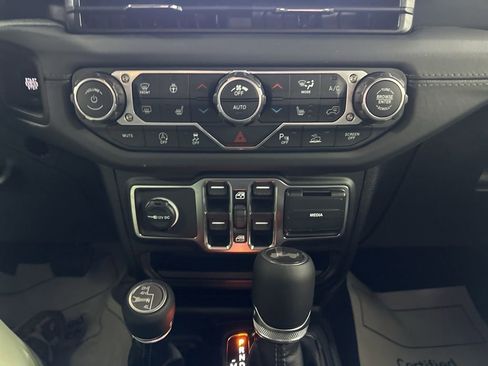 New 2026 Jeep Wrangler Unlimited Sahara AWD/4WD image 39