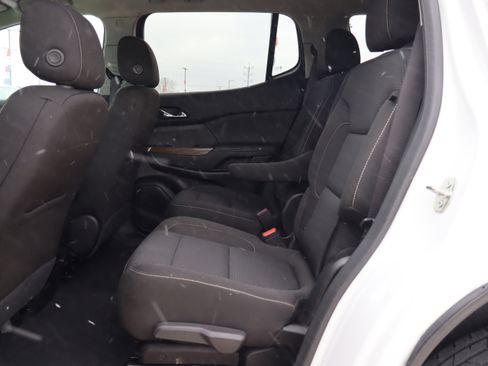 Used 2023 GMC Acadia SLE w/ Driver Convenience Package image 10