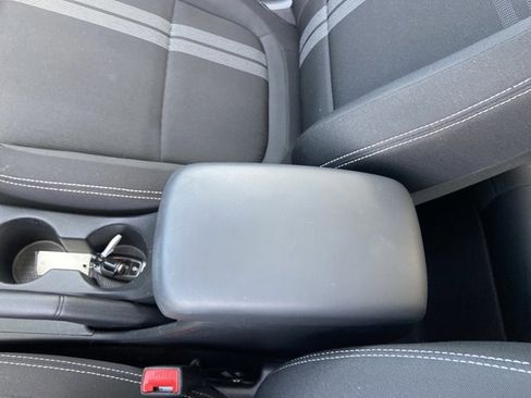 Used 2025 Hyundai Venue SEL FWD image 43