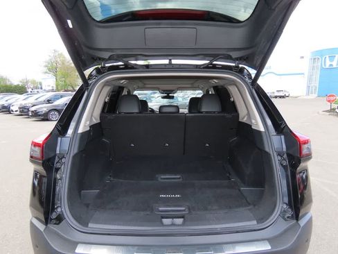 Used 2023 Nissan Rogue SL w/ SL Premium Package image 12