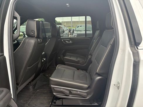Used 2021 GMC Yukon XL SLT w/ Rear Media and Nav Package AWD/4WD image 8