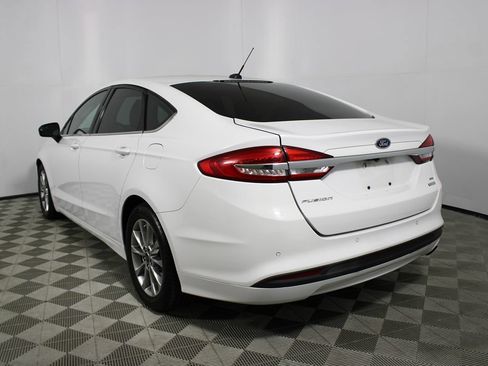 Used 2017 Ford Fusion SE w/ Fusion SE Technology Package FWD image 27