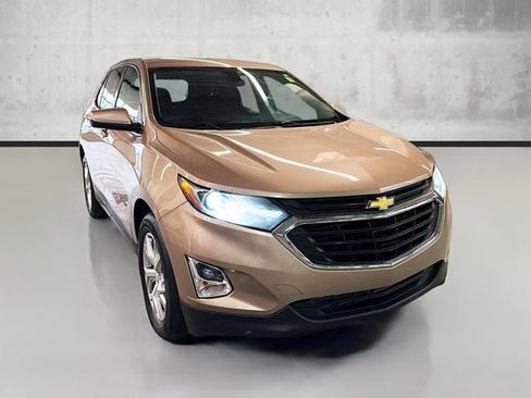 Used 2018 Chevrolet Equinox LT image 3