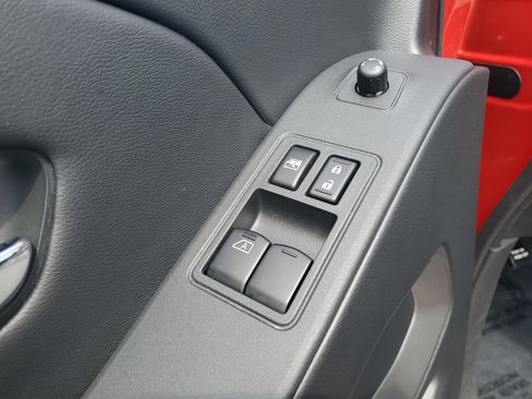 Certified 2025 Nissan Frontier SV RWD image 9