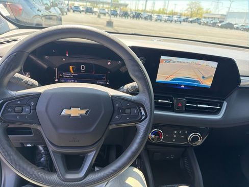 Used 2025 Chevrolet TrailBlazer LT AWD/4WD image 12