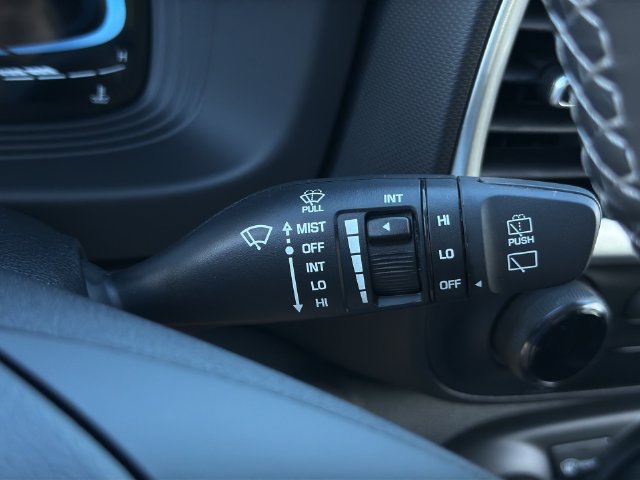 Used 2026 Hyundai Venue SEL FWD image 31