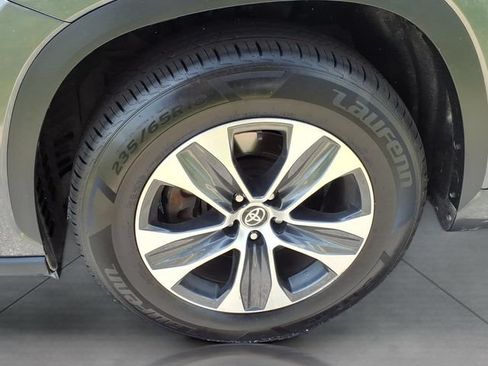 Certified 2024 Toyota Highlander XLE FWD image 30