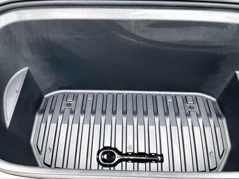 Used 2021 Tesla Model Y Long Range image 31