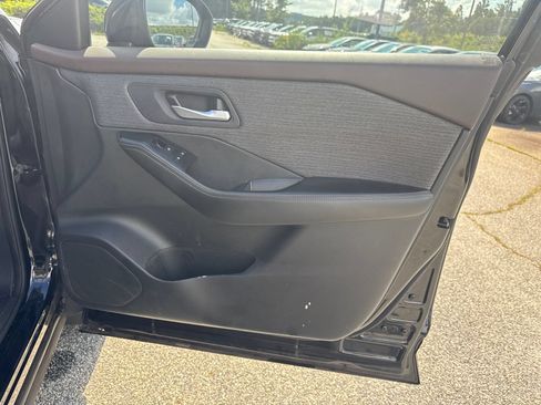 Used 2023 Nissan Rogue SV FWD image 14