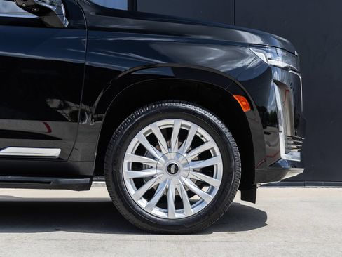 Used 2024 Cadillac Escalade Luxury RWD image 11